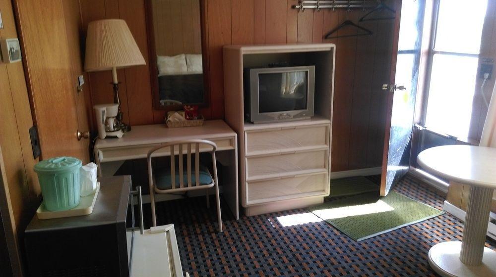 Bay Lake Inn - Frontiersman Motel Latchford Eksteriør billede