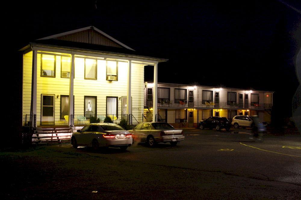 Bay Lake Inn - Frontiersman Motel Latchford Eksteriør billede