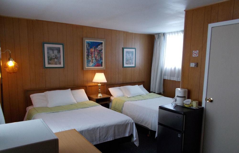 Bay Lake Inn - Frontiersman Motel Latchford Eksteriør billede
