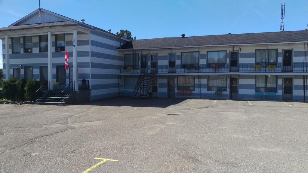 Bay Lake Inn - Frontiersman Motel Latchford Eksteriør billede